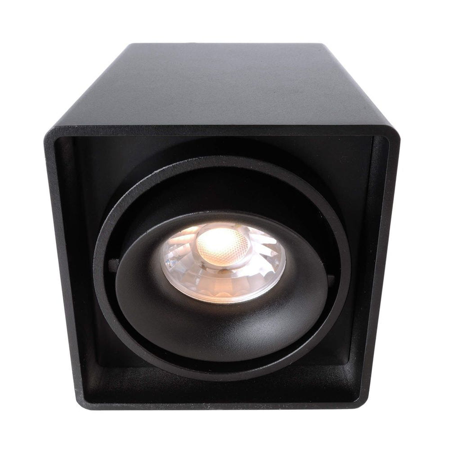 Vue frontale du spot carré noir, lentille LED ronde et finition mate.