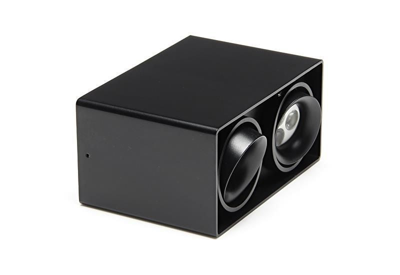 Vue en perspective du caisson noir rectangulaire et de ses deux optiques rondes