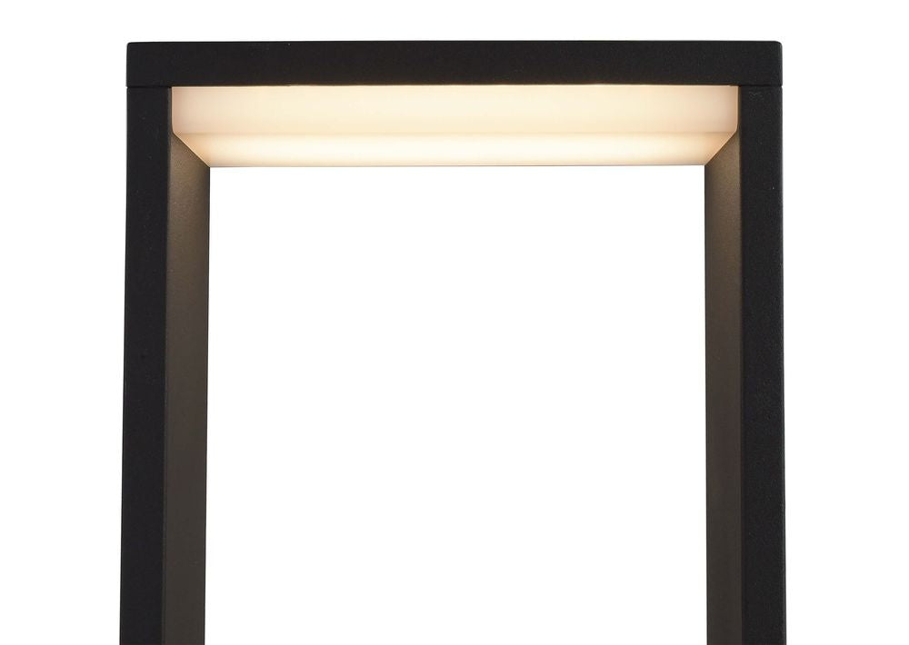 Vue frontale rapprochée du cadre et de la bande lumineuse supérieure.