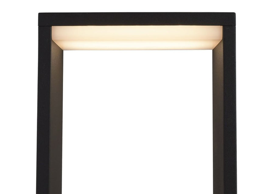 Vue frontale rapprochée du cadre et de la bande lumineuse supérieure.