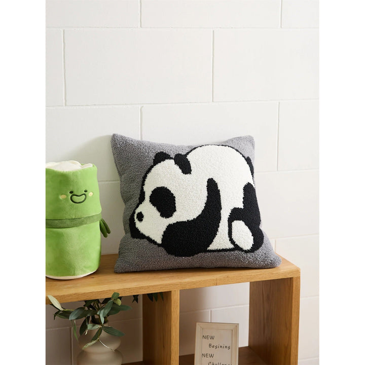 Taie d'oreiller tricotée en forme de panda mignon | Designix - Taies d'oreiller Gris Foncé 45x45cm  - https://designix.fr/