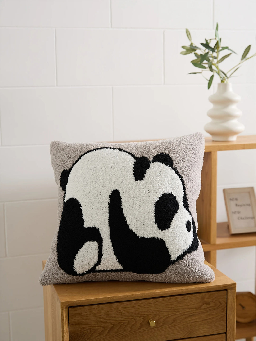 Taie d'oreiller tricotée en forme de panda mignon | Designix - Taies d'oreiller Gris Clair 45x45cm  - https://designix.fr/