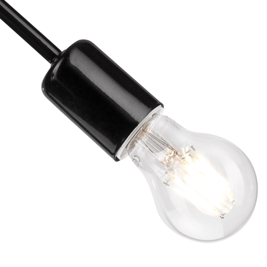 Détail d'une douille noire brillante et d'une ampoule transparente montée sur un bras.