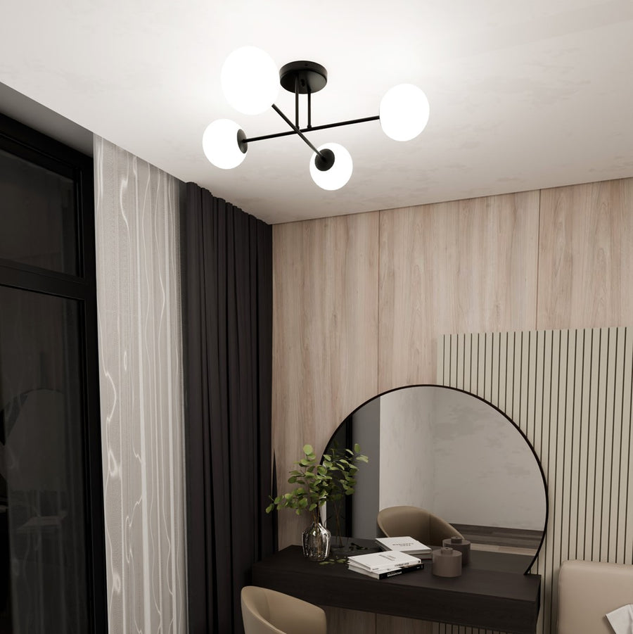 Vue en angle du plafonnier dans un salon, près d'une fenêtre et d'un miroir.