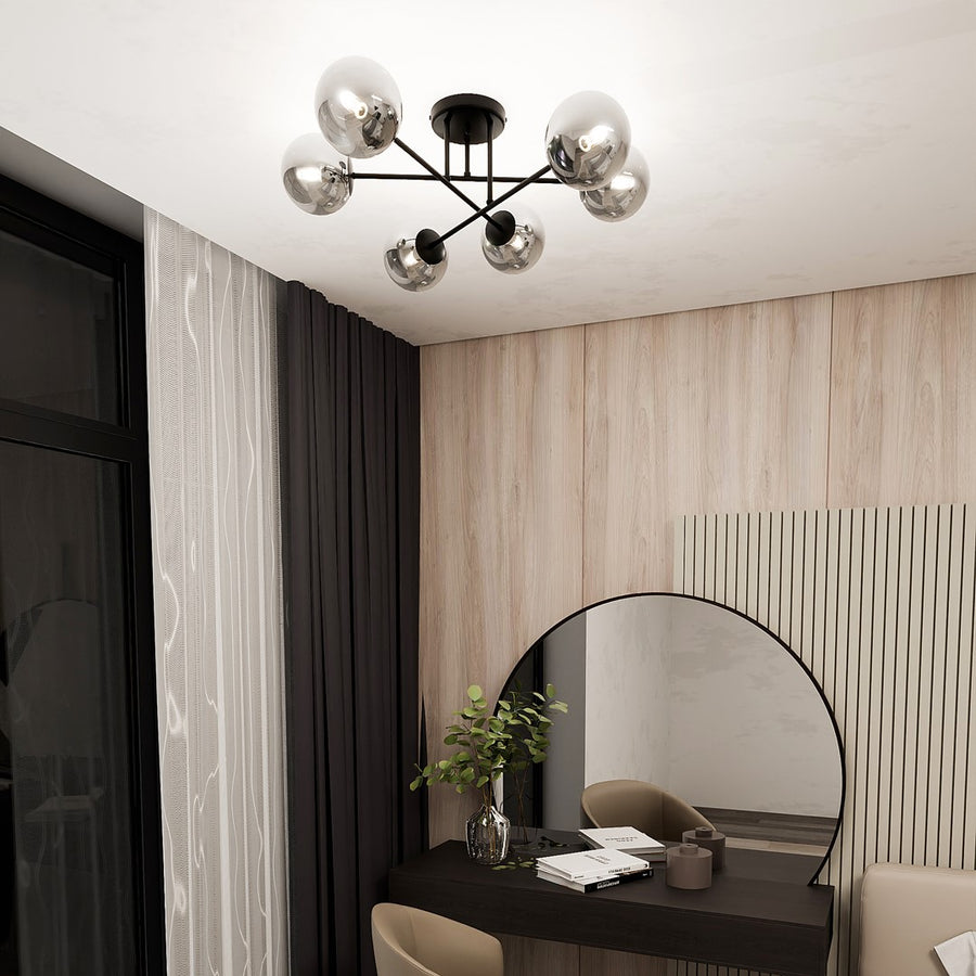 Le luminaire fixé au plafond éclaire un coin bureau avec miroir rond et rideaux.