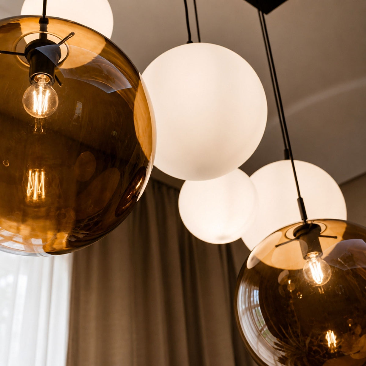 Suspension de table Orb 3 lumières, longueur 120 cm, verres Ø 30 cm