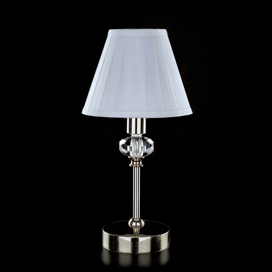 Même lampe à poser en finition chromée argentée, abat-jour blanc plissé