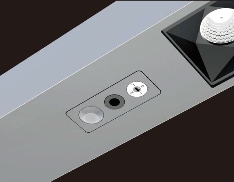Détail du pied et de la commande tactile intégrée au montant argenté