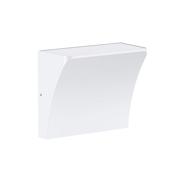 Vue de trois quarts de l'applique blanche à façade incurvée.