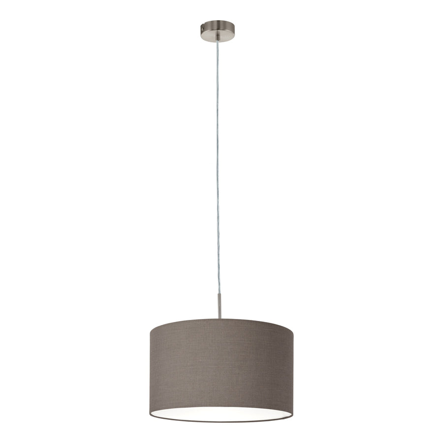 Vue rapprochée du luminaire seul, détail de la finition textile de l'abat-jour.