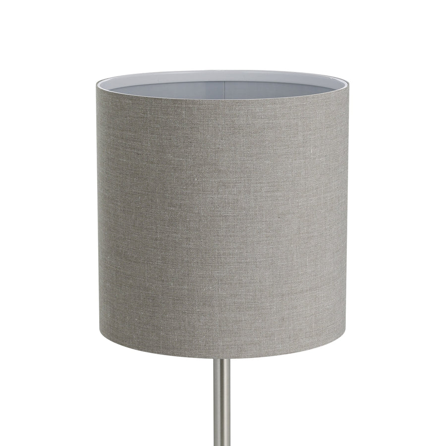 Détail rapproché de l'abat-jour, texture lin gris et diffuseur blanc intérieur