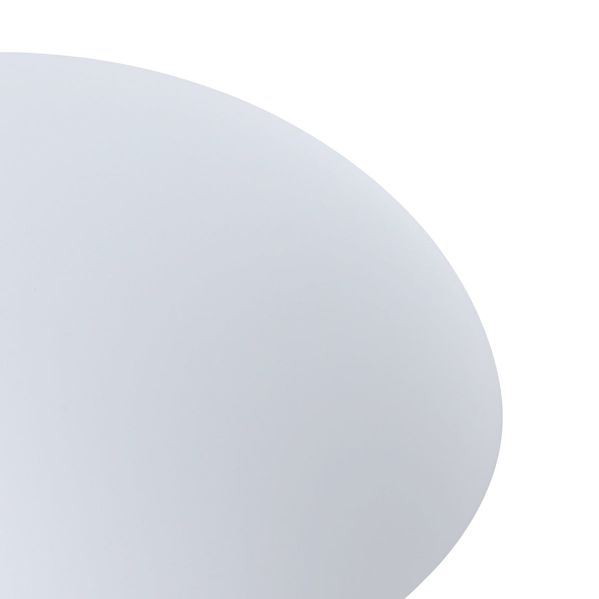 Gros plan sur le bord du diffuseur en verre blanc dépoli