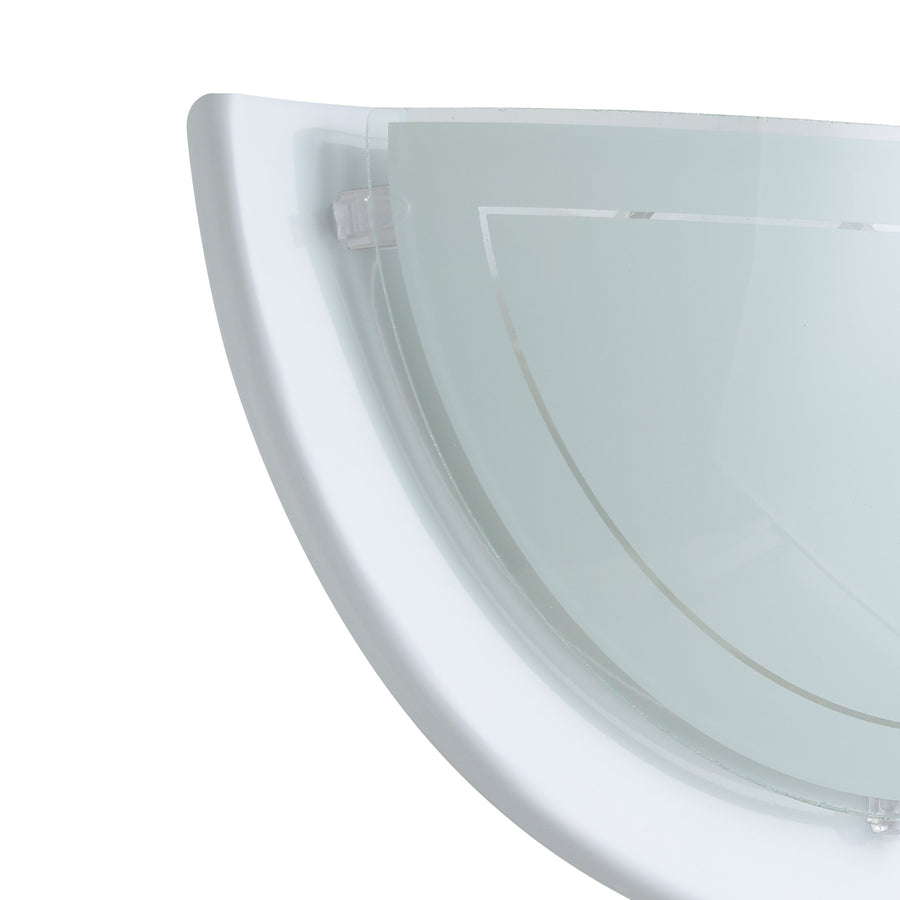 Gros plan sur l'angle du verre et les fixations clipsées