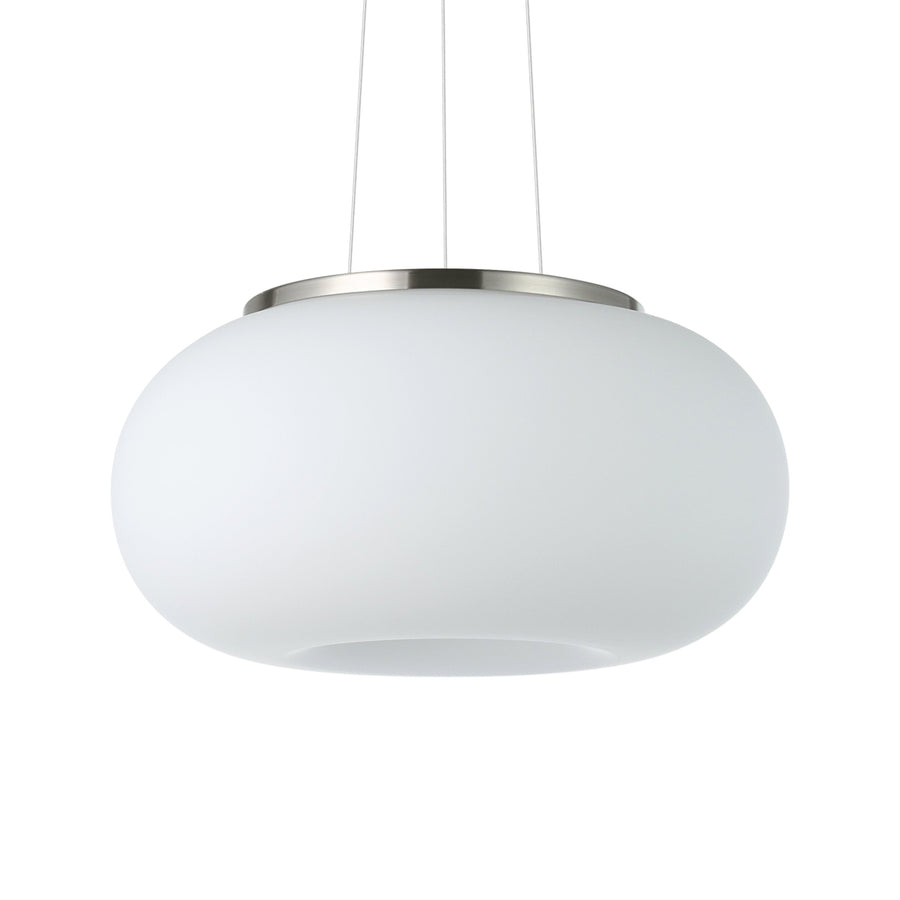 Détail du diffuseur ovale en verre blanc mat et du cerclage en nickel.