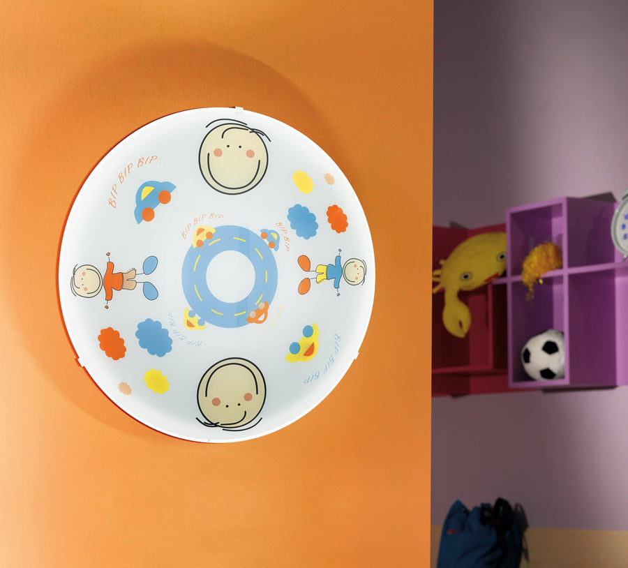Applique allumée fixée sur un mur orange dans une chambre d'enfant colorée