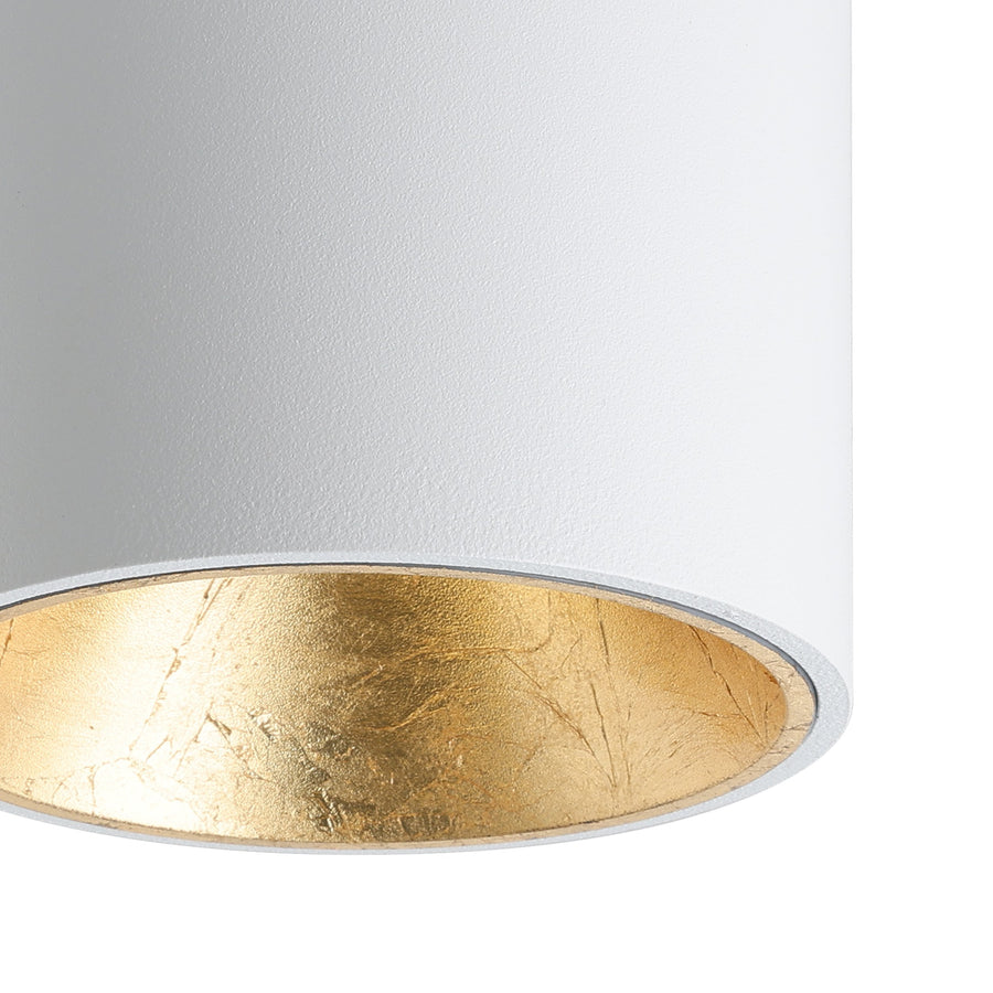 Détail de la finition : bord blanc et intérieur en feuille d'or froissée