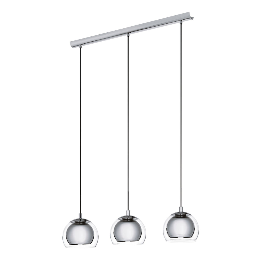 Vue de trois quarts du luminaire à trois globes suspendus