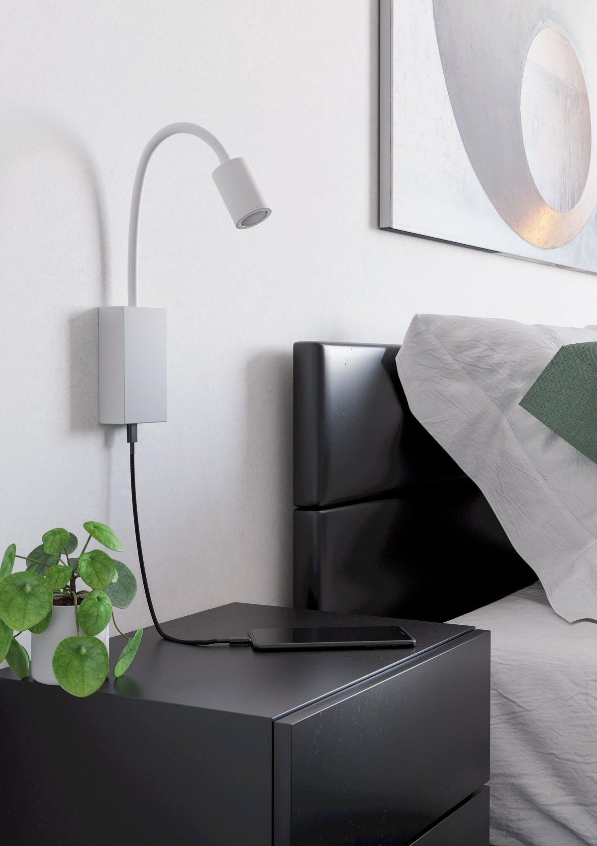 Vue de trois quarts de l'applique éteinte fixée au mur près du lit