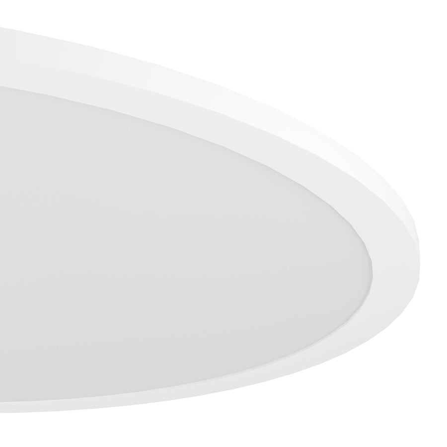 Gros plan sur le bord fin et la surface opaline du luminaire