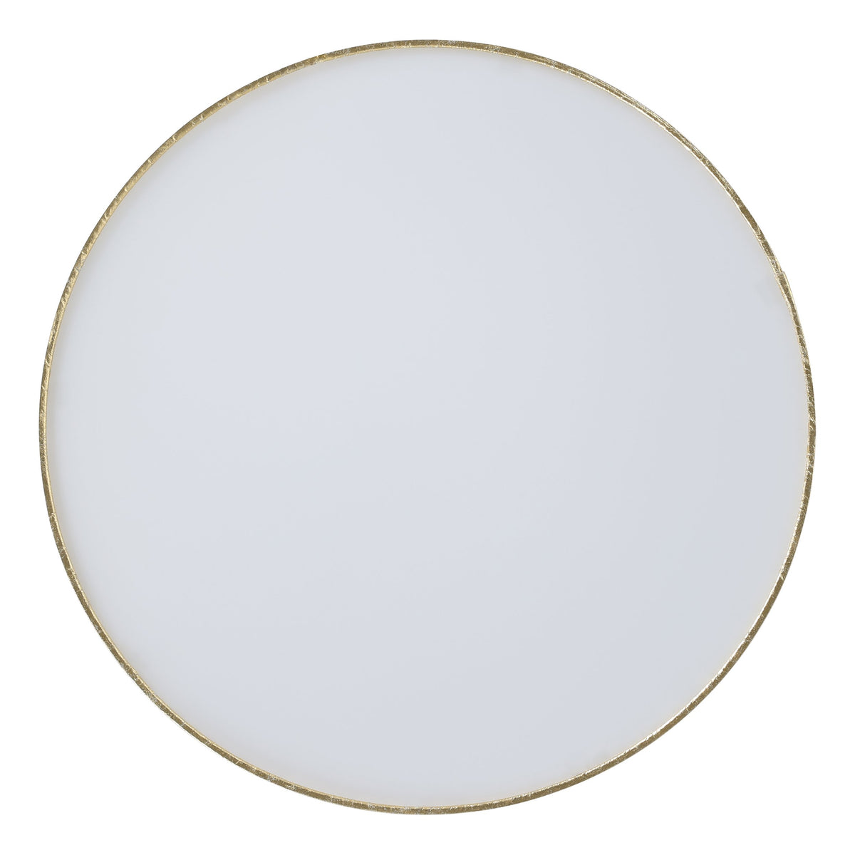 Vue de dessous du luminaire, diffuseur blanc circulaire avec liseré doré fin.