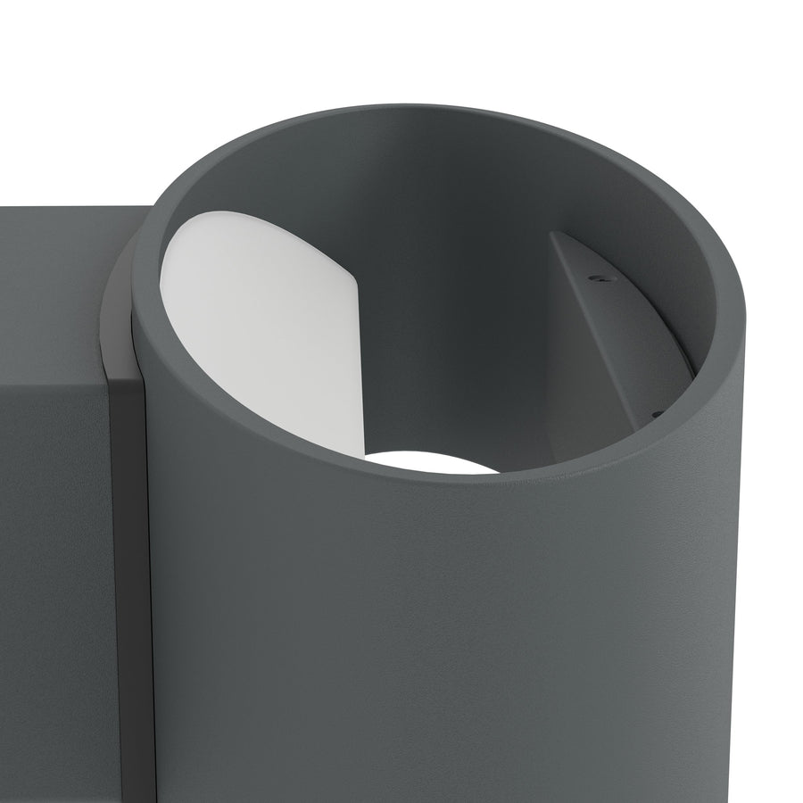 Gros plan sur l'intérieur de l'applique, diffuseur blanc et paroi anthracite mates.