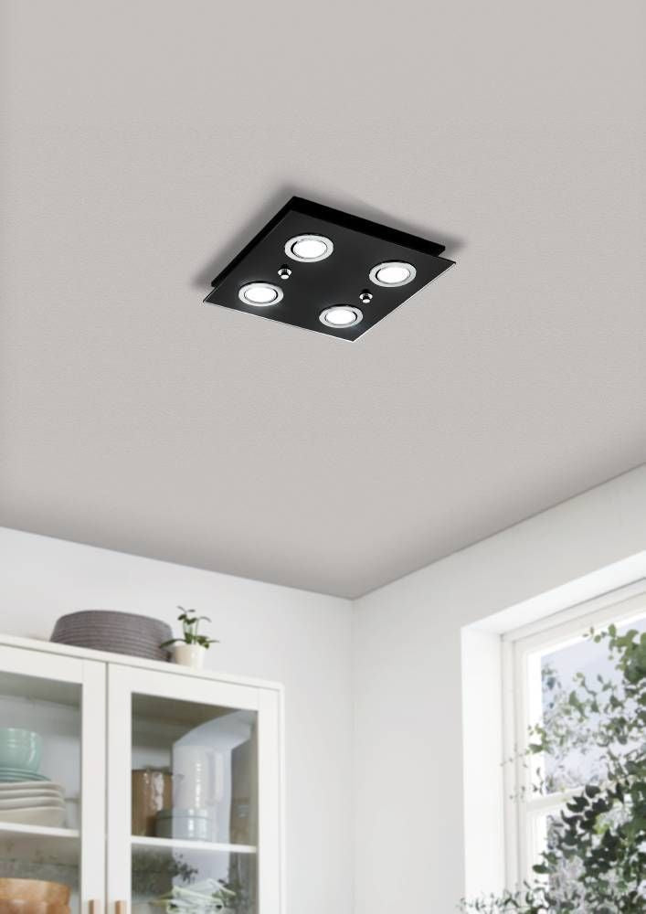 Mise en ambiance du plafonnier noir fixé au plafond dans une pièce blanche