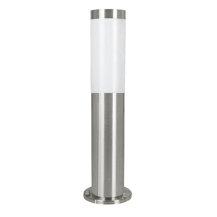 Lampadaire sur fond blanc montrant le fût cylindrique en inox et le diffuseur blanc