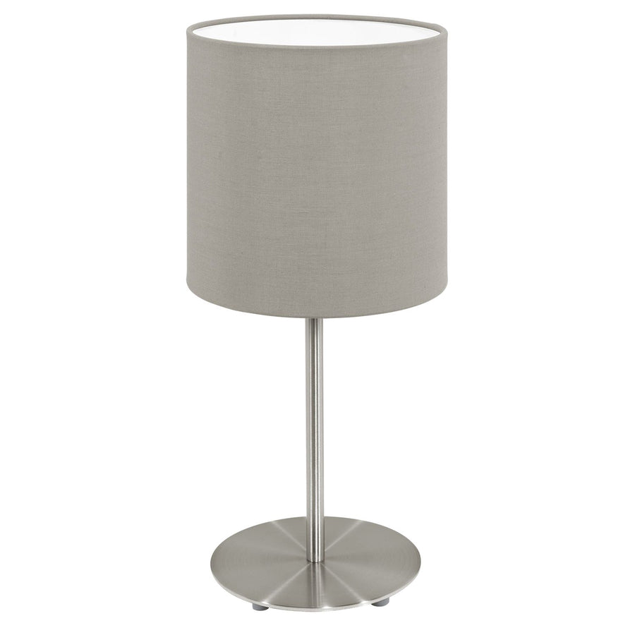 Lampe de bureau vue de face, abat-jour cylindrique en tissu taupe, base métallique ronde