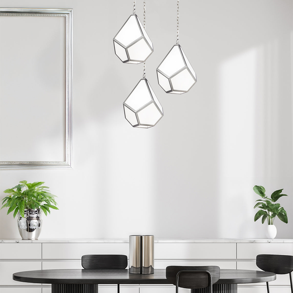Trois suspensions géométriques suspendues au-dessus d'une table ovale, mise en ambiance intérieure