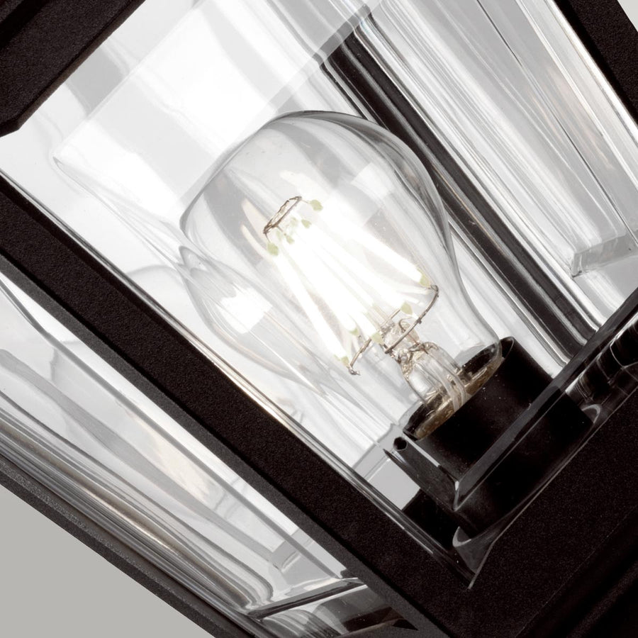 Détail intérieur montrant l'ampoule à filament et le verre strié