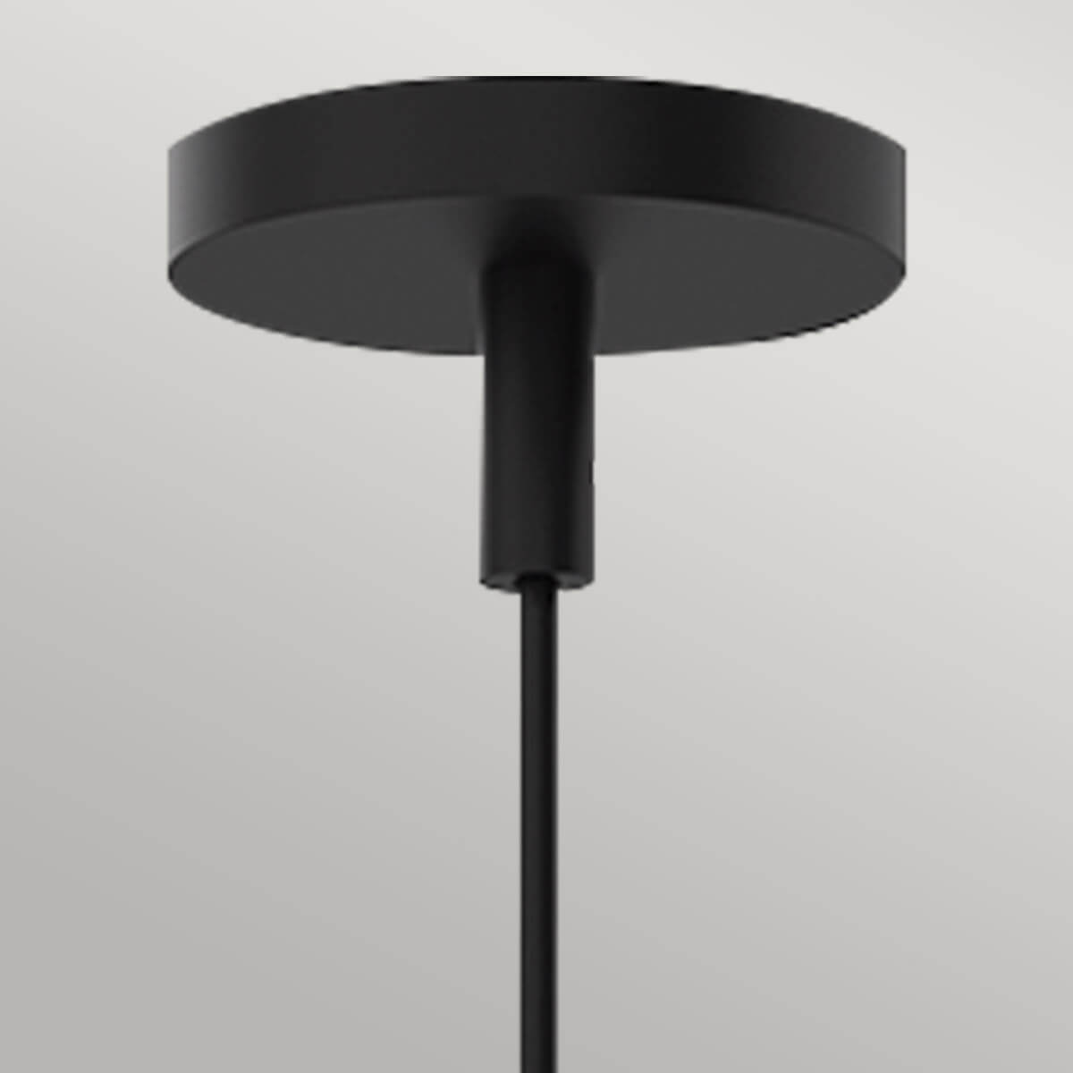 Détail de la rosace noire fixée au plafond et du câble de suspension.
