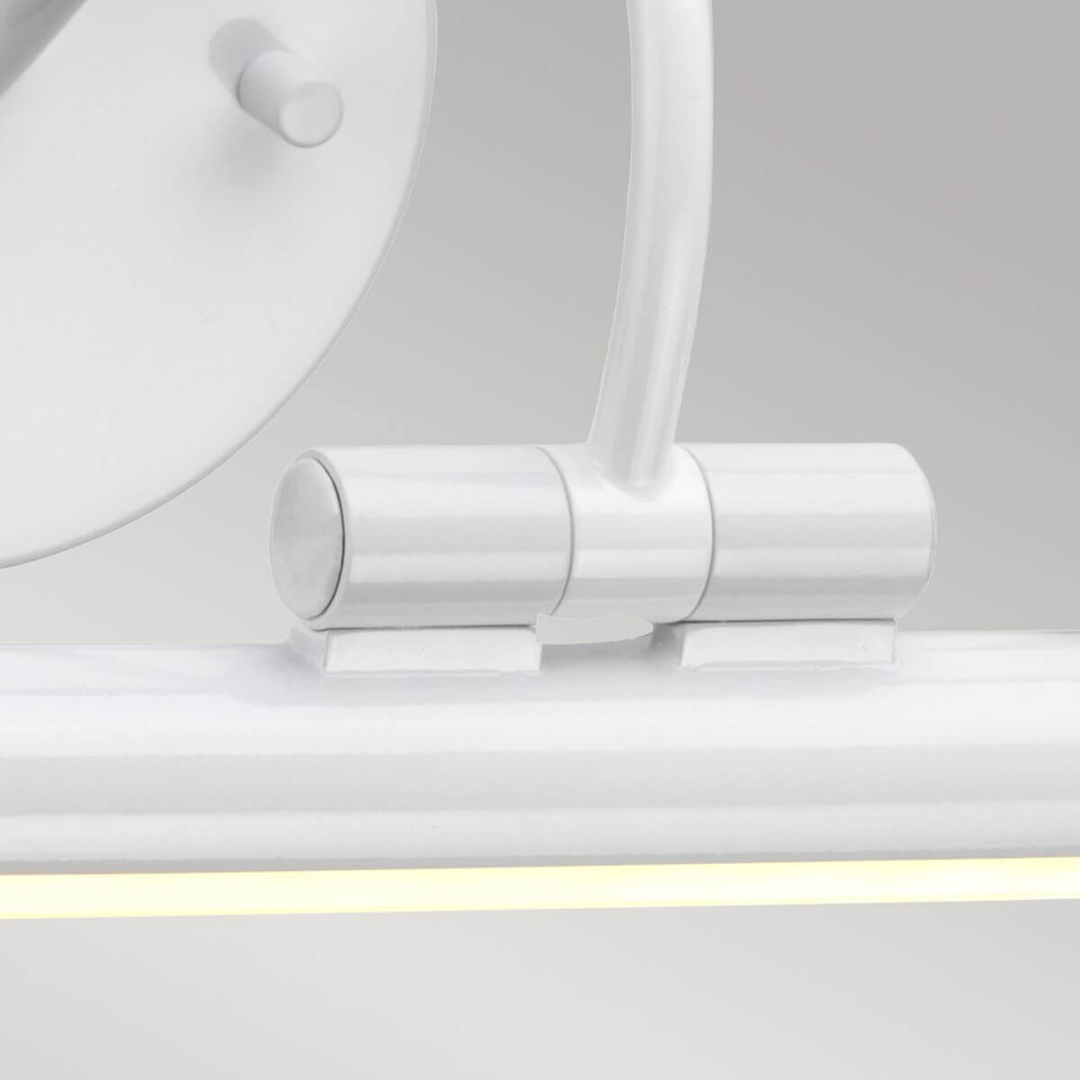 Détail du raccord cylindrique reliant le bras au tube lumineux horizontal