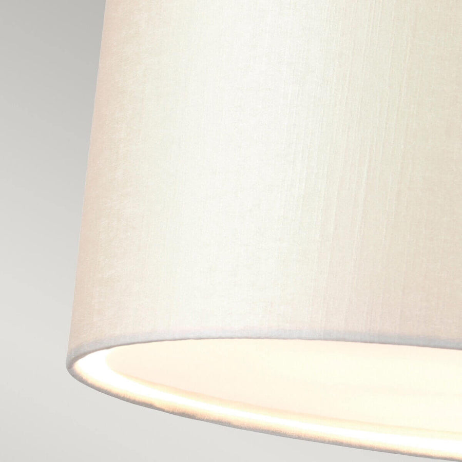 Gros plan sur la texture du tissu crème et le diffuseur inférieur