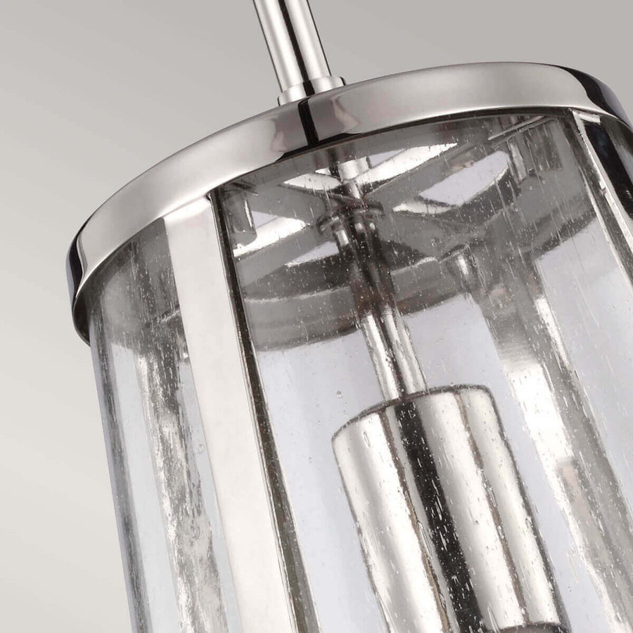 Vue rapprochée de l'intérieur, douille et tige traversant le verre