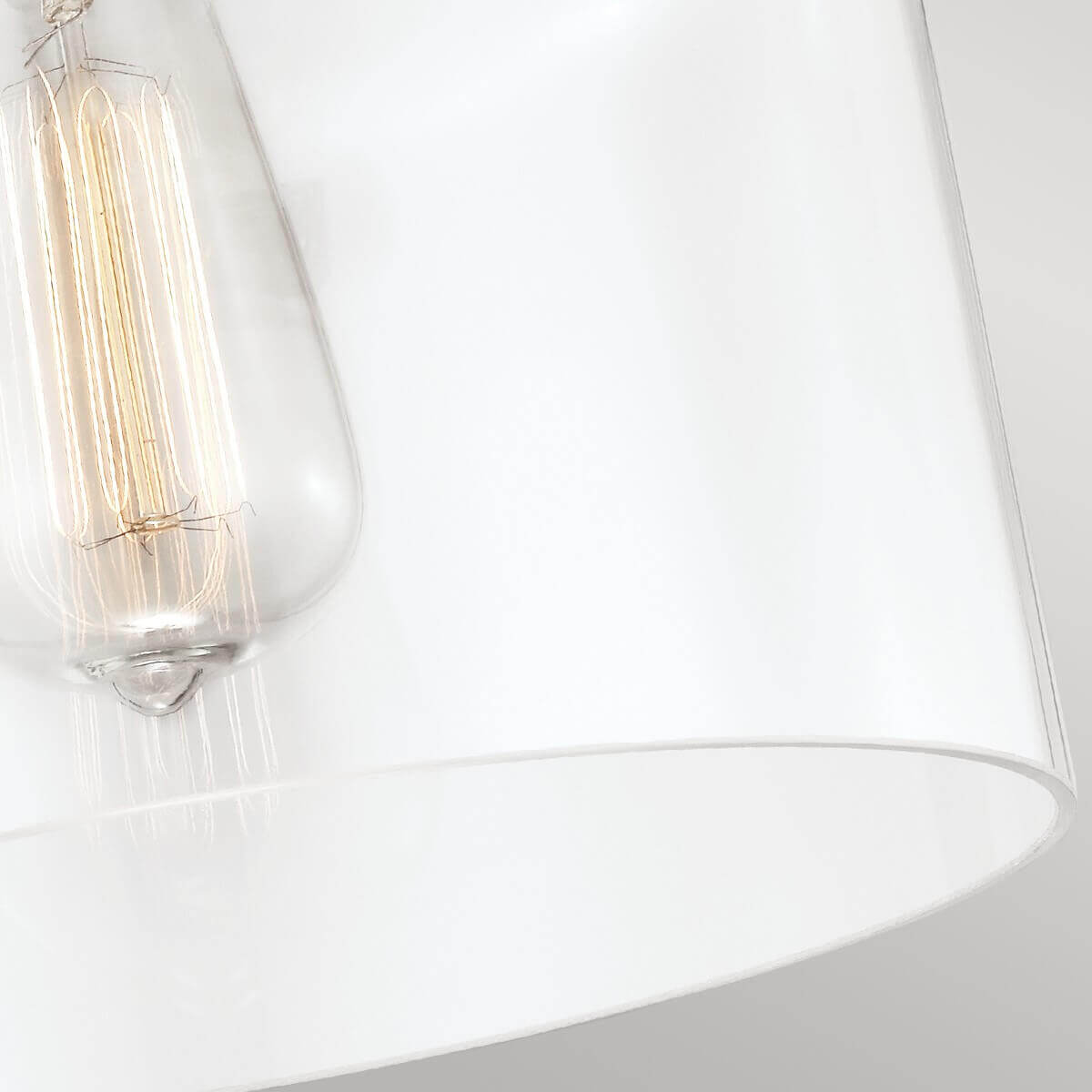 Gros plan sur l'ampoule à filament dans la cloche de verre