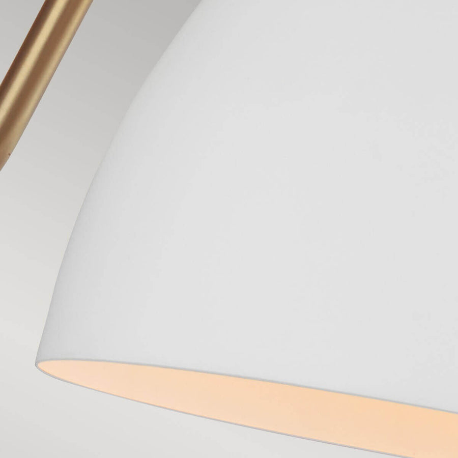 Détail du bord de l'abat-jour blanc éclairé par une lumière chaude