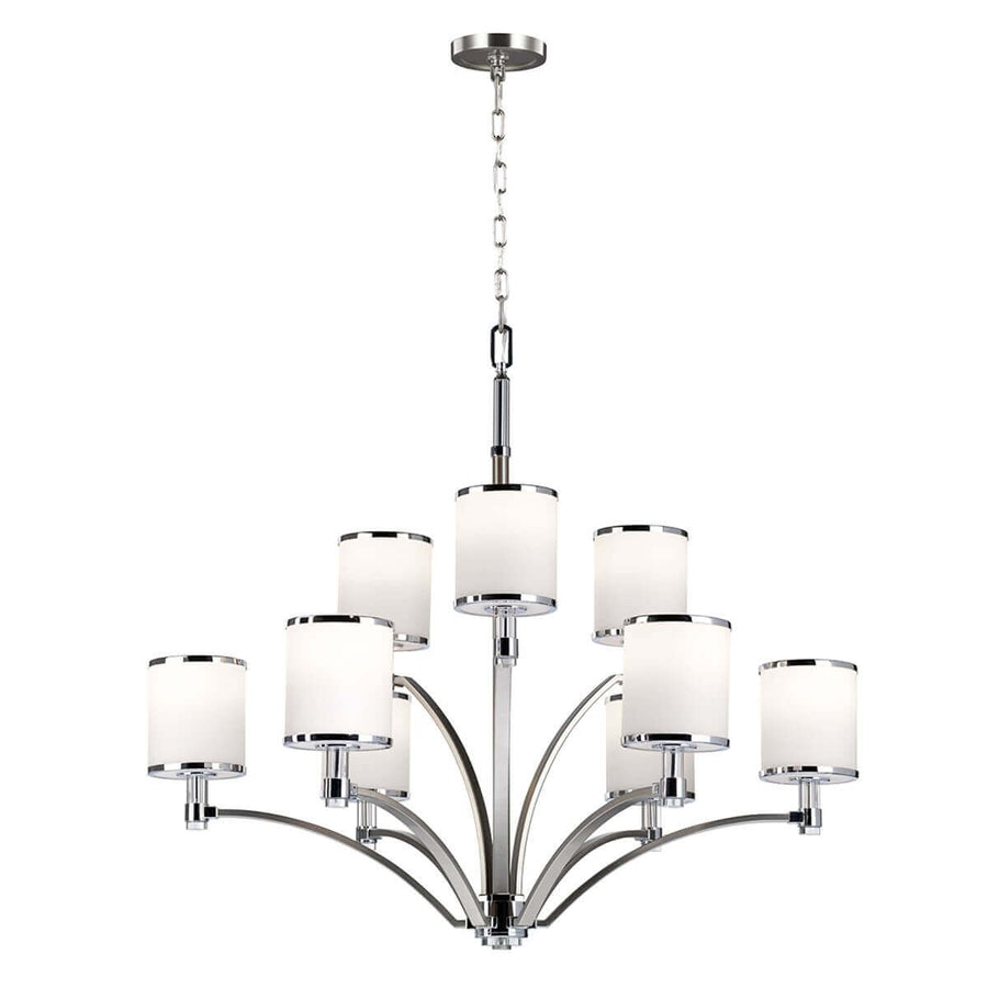 Lustre neuf lumières vu de face, structure nickel satiné et abat-jours cylindriques en verre opalin blanc