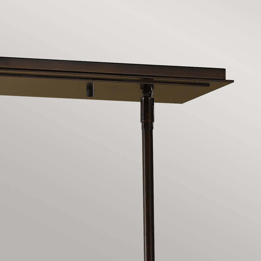 Suspension vue par en dessous, platine métallique et tige filetée visibles