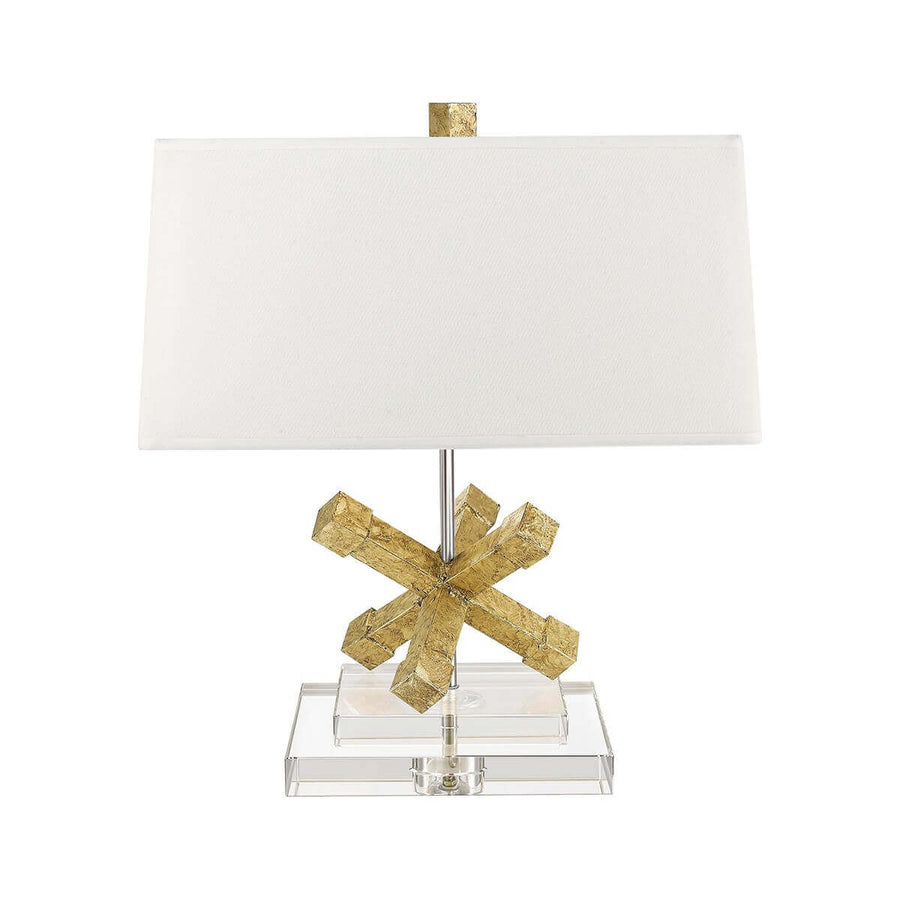 Lampe de face sur fond blanc, abat-jour rectangulaire crème et base dorée croisée