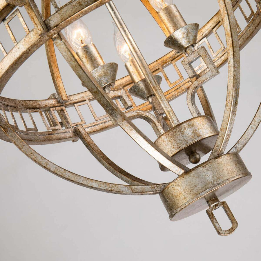 Détail du bas de la sphère et des douilles avec ampoules allumées