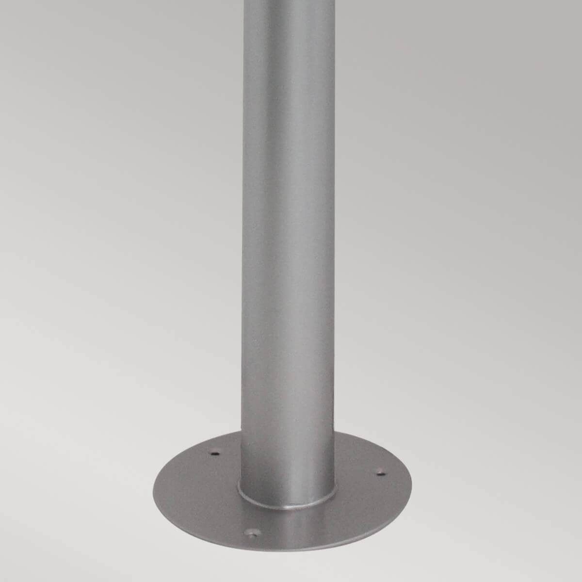 Détail de la base circulaire percée de trous pour fixation au sol