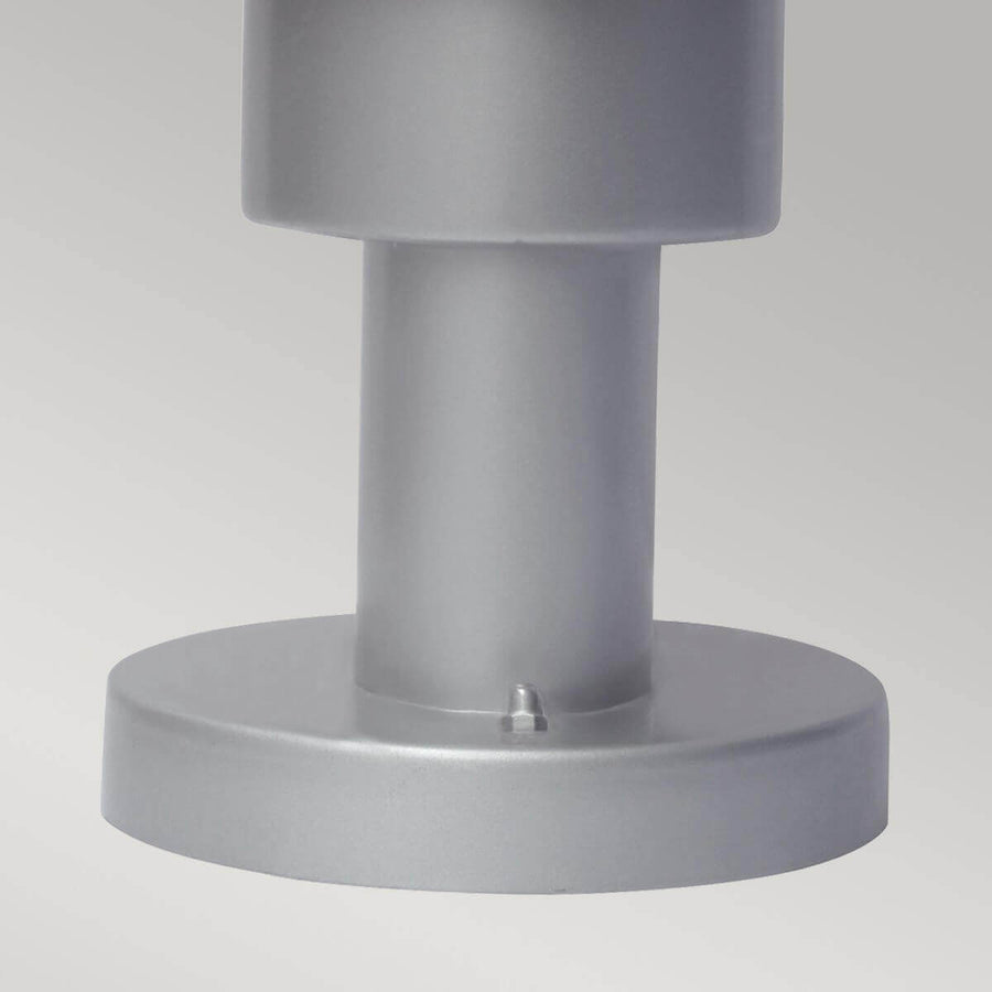 Détail de la base circulaire et de la vis de fixation au sol
