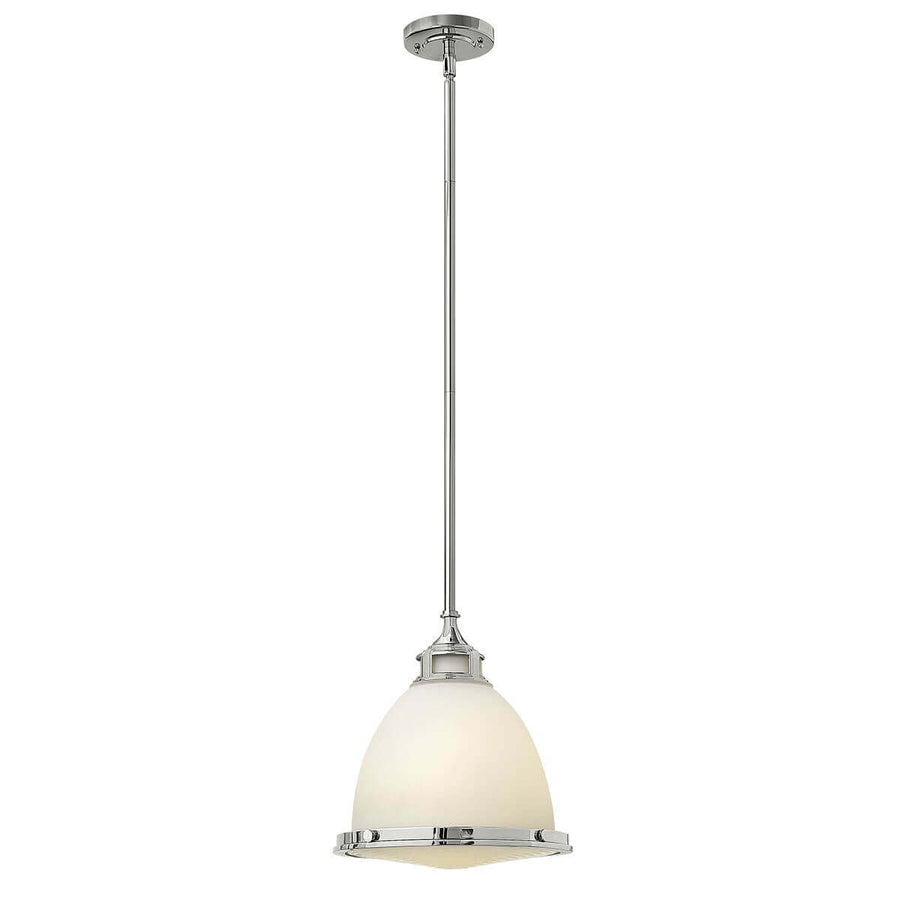 Suspension seule sur fond blanc, tige chrome et vasque en verre opalin