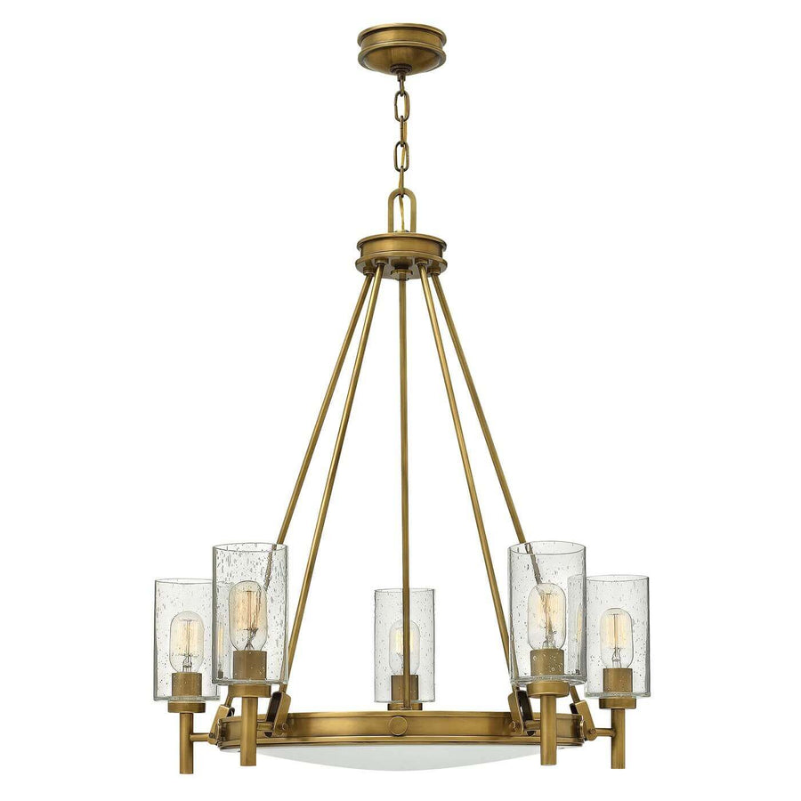Lustre cinq lumières en laiton et verre soufflé, présenté de face sur fond blanc