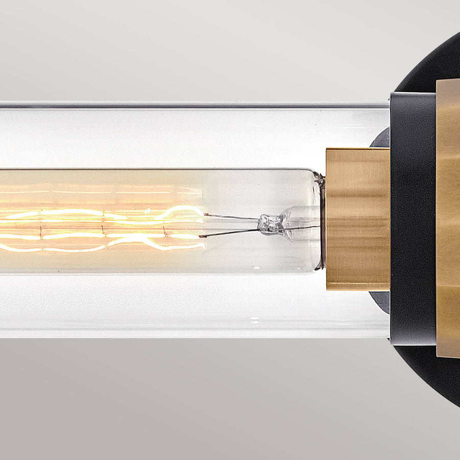 Gros plan sur le tube de verre transparent et l'ampoule filament