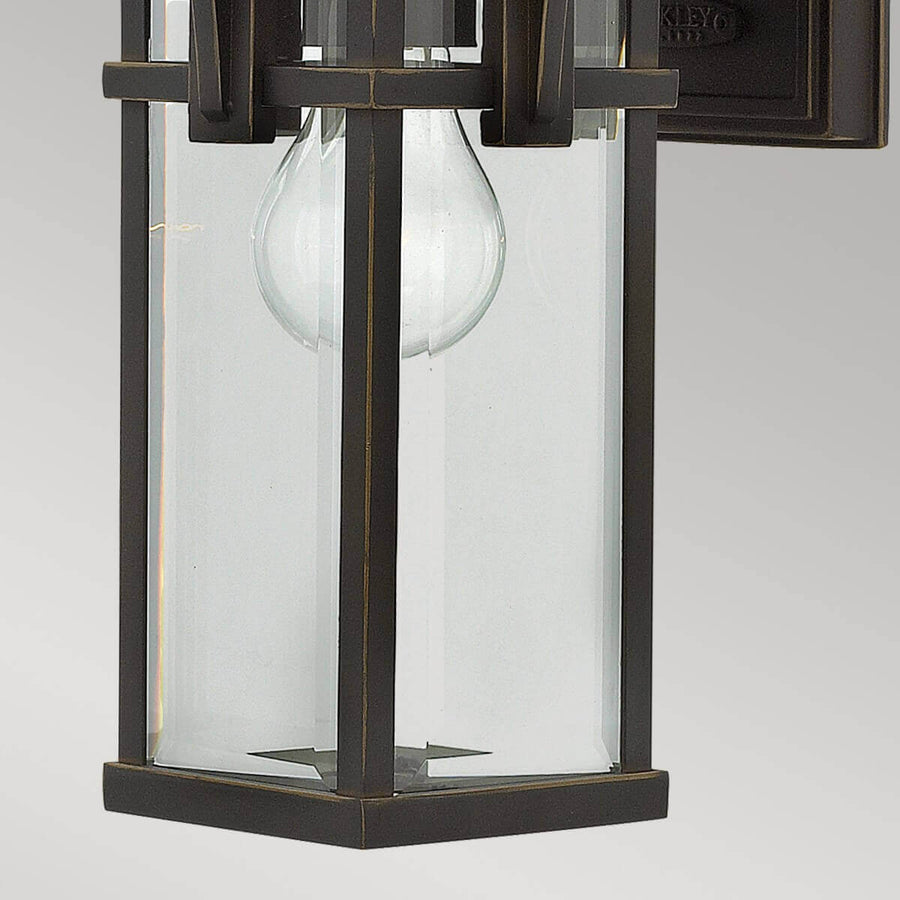 Détail du bas, verre clair, montants verticaux et finition bronze doré sur chants