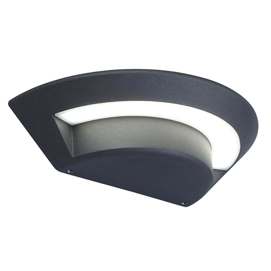 Vue de trois quarts du luminaire anthracite et son diffuseur blanc incurvé