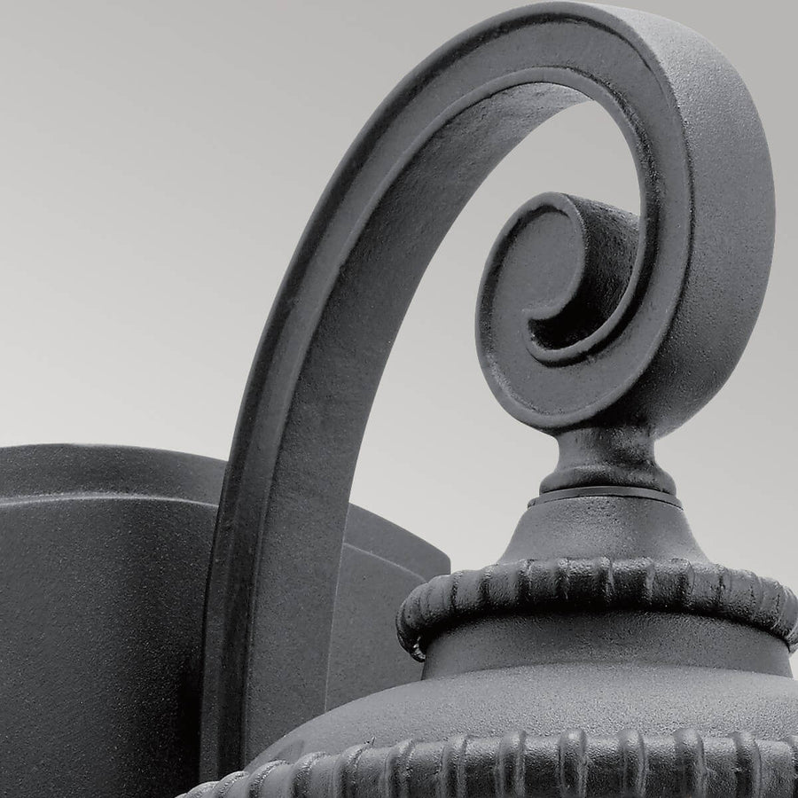 Détail du bras en spirale et de la collerette crantée du luminaire