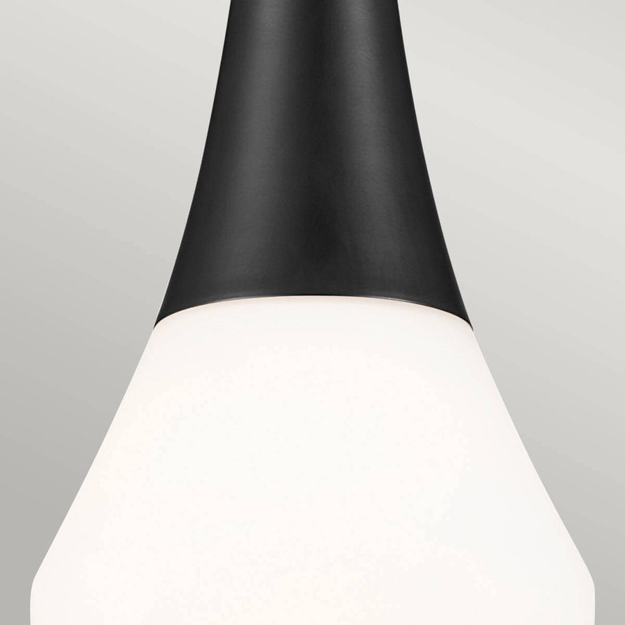 Détail de la partie supérieure noire et de la jonction avec le verre opale