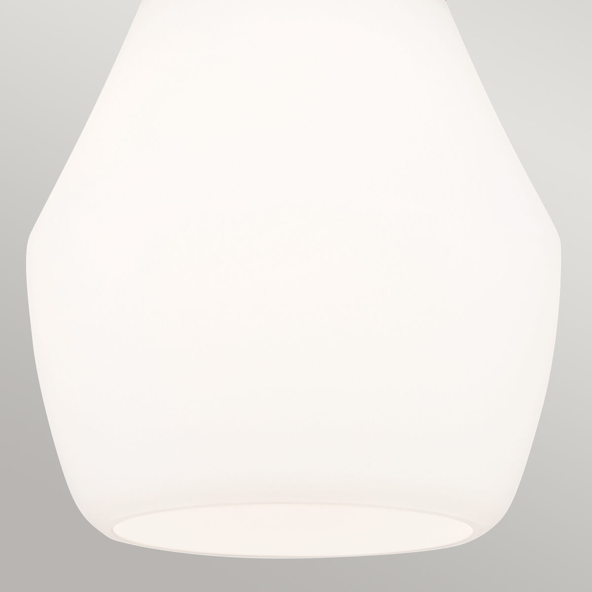 Détail du diffuseur en verre opale blanc et de son ouverture inférieure